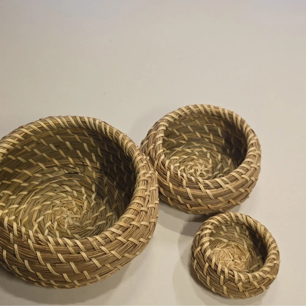 Vintage Set of 3 Round Wicker Baskets With Lids Beige Handmade Indoor Décor